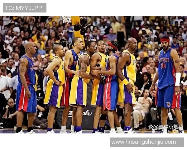 猛龙队与活塞队激战正酣球迷期待精彩对决与绝妙表现 猛龙队与活塞队激战正酣球迷期待精彩对决与绝妙表现